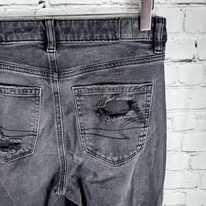 AMERICAN EAGLE | Mom Jean distressed denim destroyed high waist jeans
